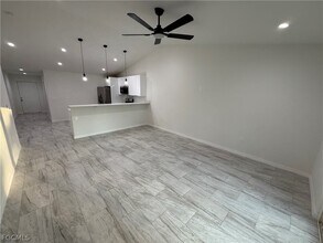 Building Photo - 447 Camrose St