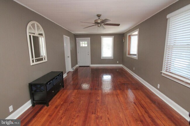 Building Photo - 1028 Randall Ave