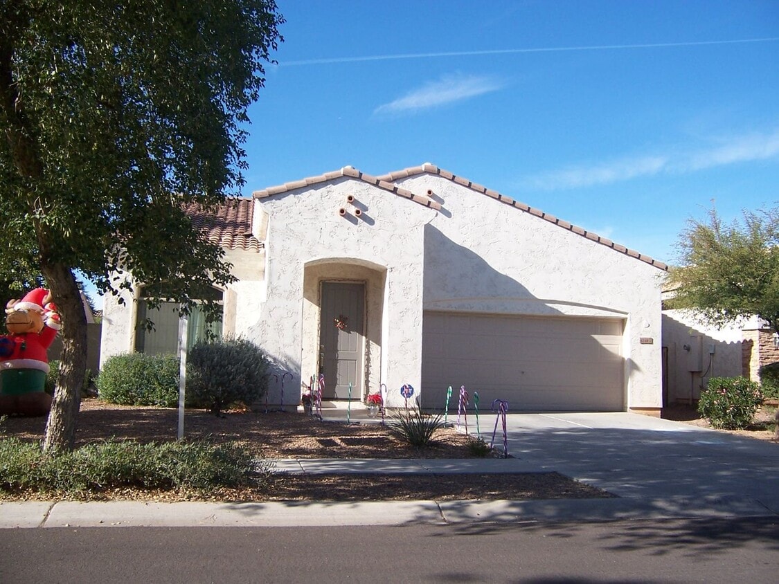 Gorgeous 4 bedroom, 2 bath in Power ranch - Gorgeous 4 bedroom, 2 bath in Power ranch