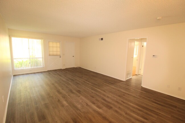 Building Photo - Duplex In Quiet East Ventura Neighborhood
