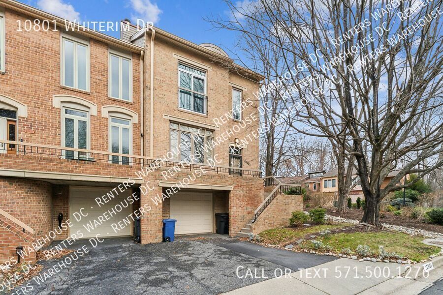 Primary Photo - Welcome home to this light filled 2Bd/2Bth...