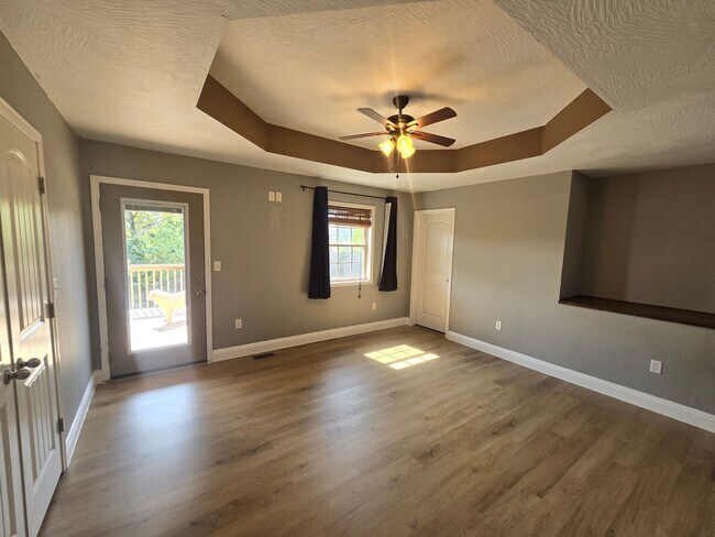 Foto del edificio - Fenced home close to FLW!