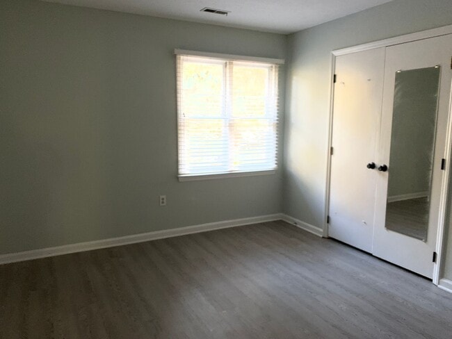 Building Photo - 2818