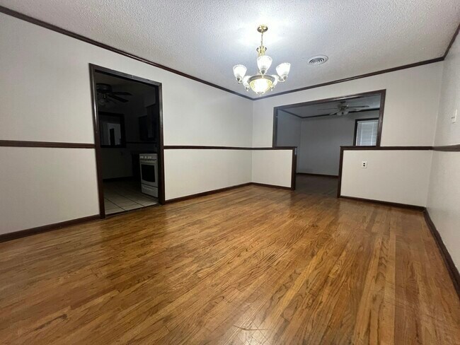 Foto del edificio - 1450 Gold Ave