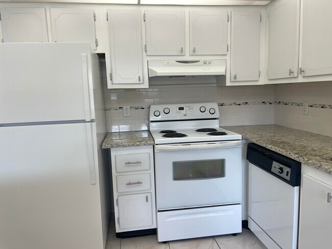 Foto del edificio - 659 Brittany Ct