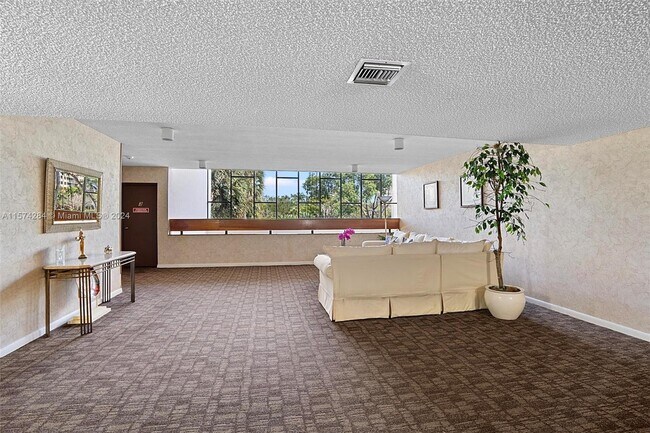 Building Photo - 491 Racquet Club Rd