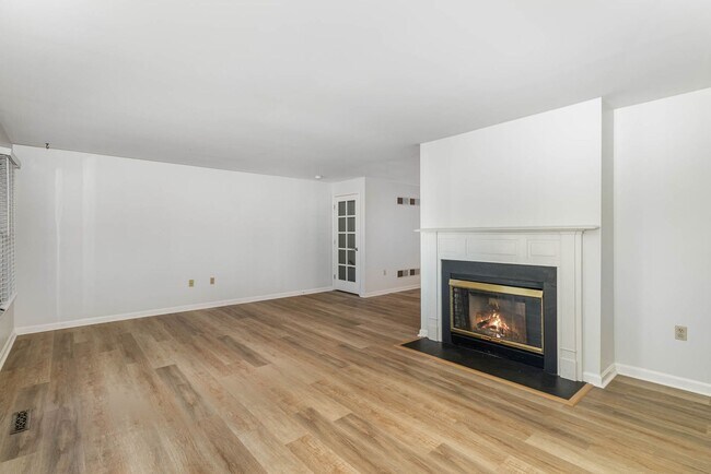 Foto del edificio - 2039F Raleigh Rd