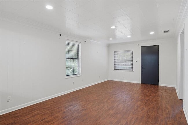 Building Photo - 2204 Santa Rita St