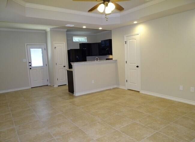 Foto del edificio - 6850 Lakeview Dr.