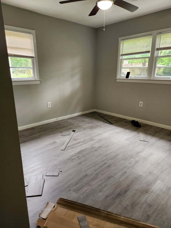 Building Photo - 203 Southbrook Dr