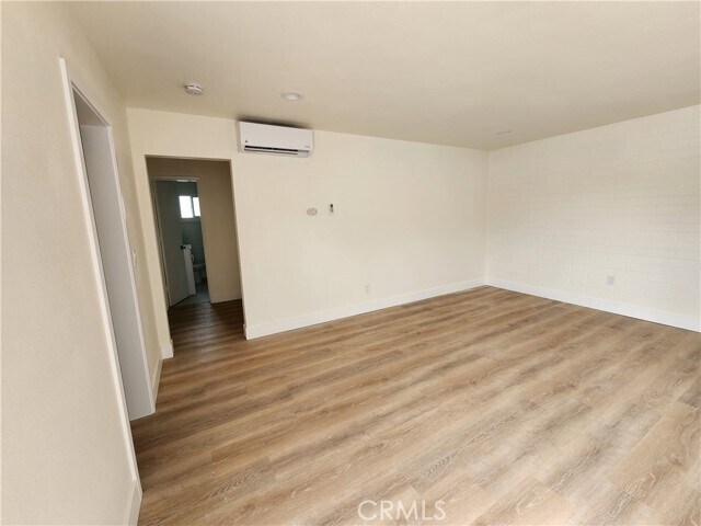 Foto del edificio - 8620 Lampson Ave