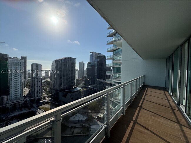 Foto del edificio - 92 SW 3rd St