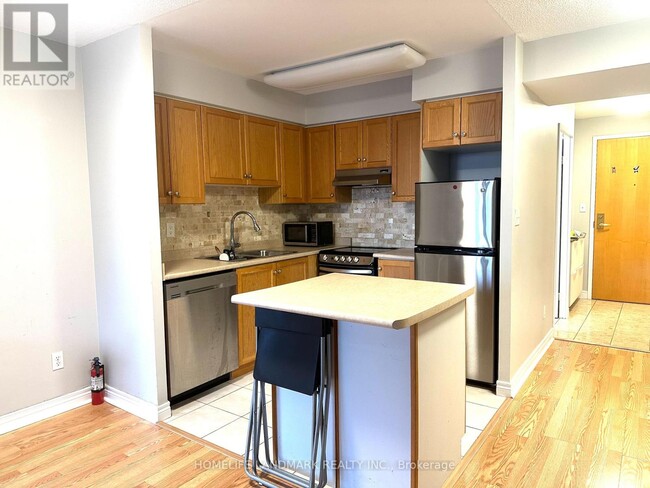 Photo du bâtiment - 43 Eglinton Ave E