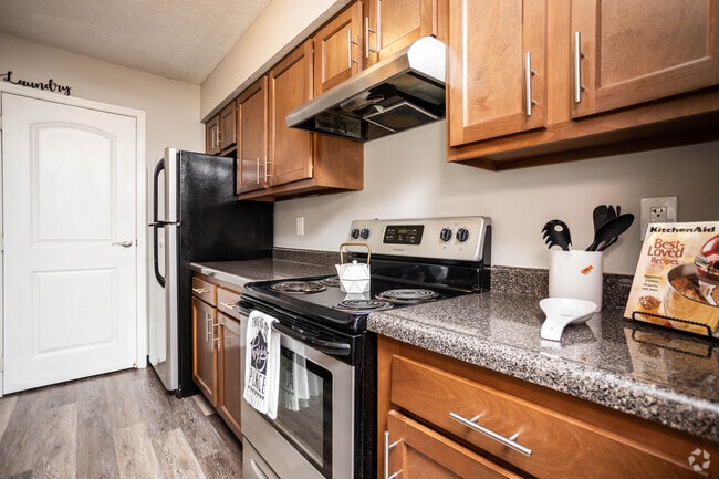 2BR, 2BA - 1,049 SF - The Manor - Bent Tree Apartments