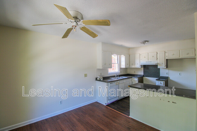 Building Photo - 910 Sea Gull Drive