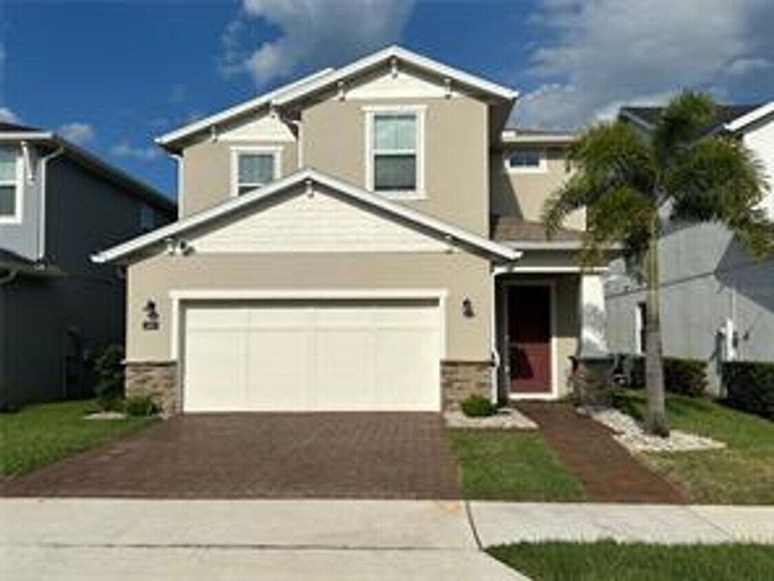 Foto principal - 4 Bedroom / 2.5 Bath Home Available Now in...