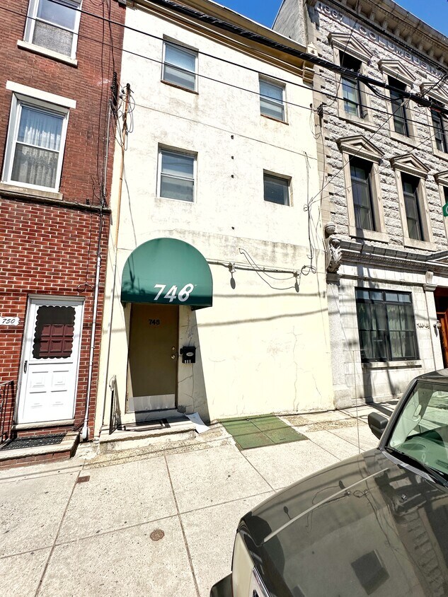 Foto principal - 748 S 8th St