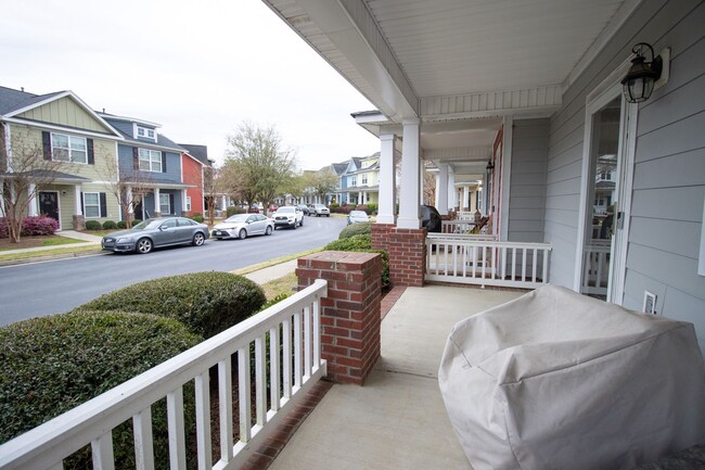 Foto del edificio - Hampton Forest Three Bedroom townhome clos...