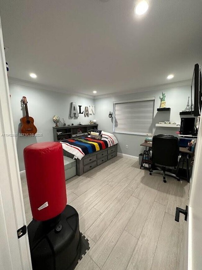 Building Photo - 15250 SW 134th Pl