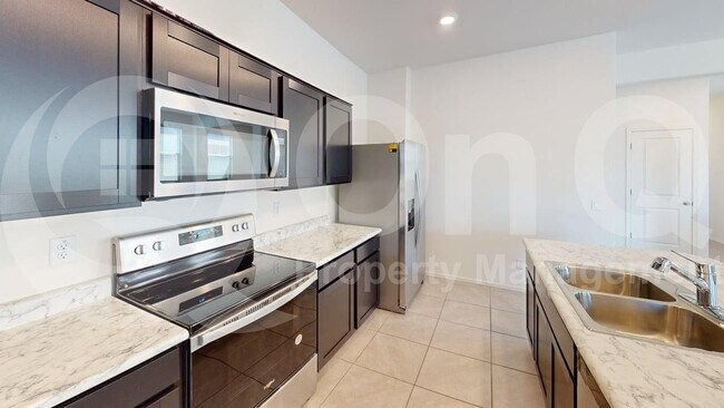 Foto del edificio - 5826 S 23rd Dr