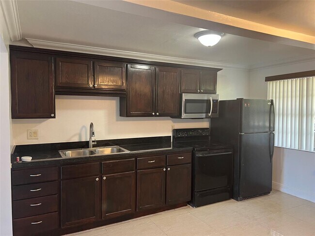 Foto del edificio - 3120 N Pine Island Rd