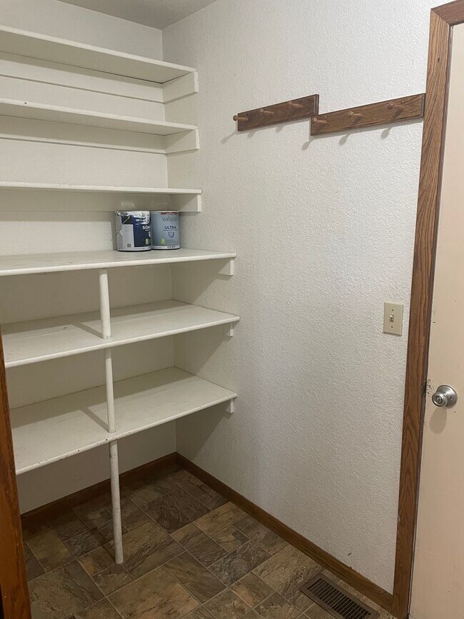 Foto del edificio - 4 bed 2 1/2 bath rental on the westend