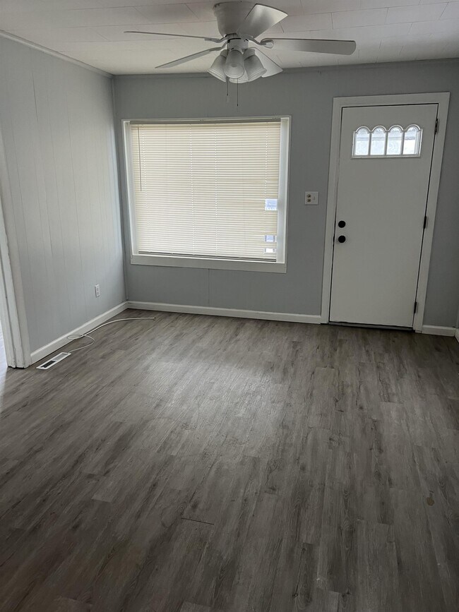 Foto del edificio - 1427 E Kelly Ave