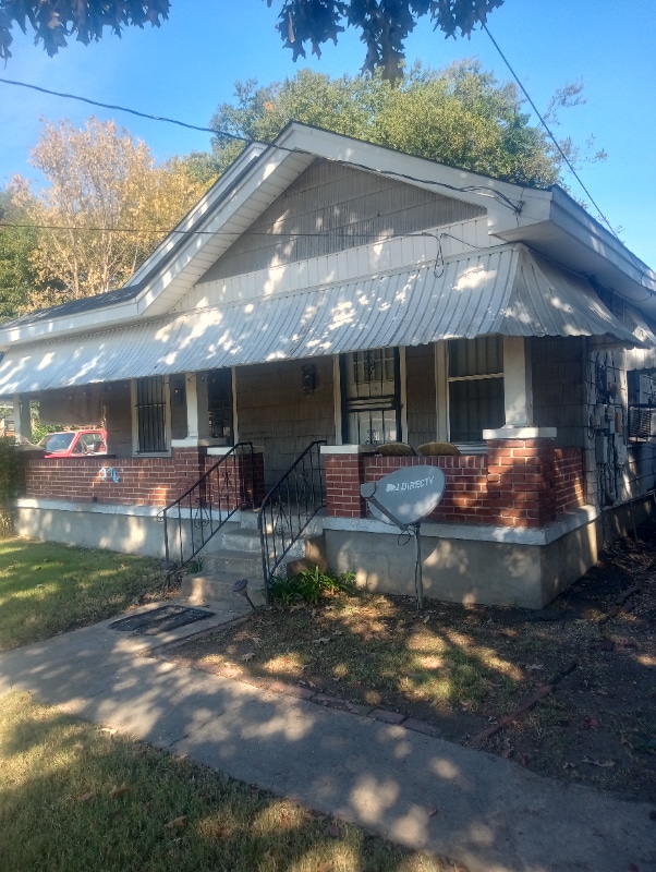 Photo - 374 Person (Memphis, TN)