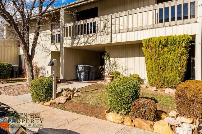 Foto del edificio - Great town home-Bloomington Country Club!