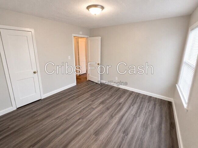 Foto del edificio - 3251 Meadow Ln