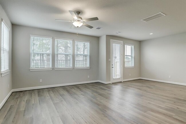 Building Photo - 9838 Magnolia Village Ln