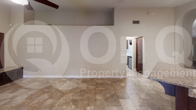 Foto del edificio - 8860 S Ash Ave