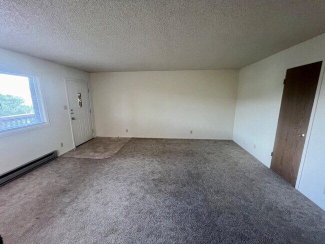 Building Photo - Upper level two bedroom, one bathroom clos...