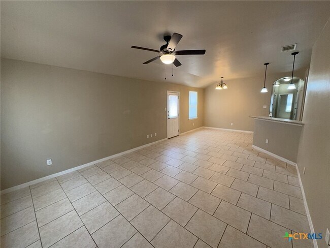 Foto del edificio - 1300 Vanguard Ln