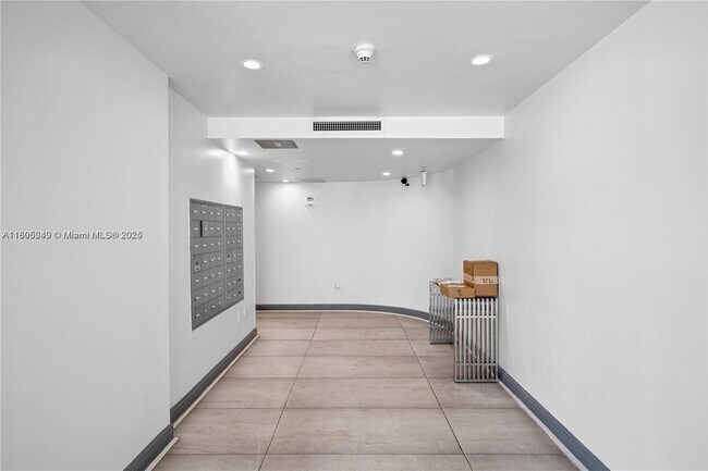 Foto del edificio - 6362 Collins Ave