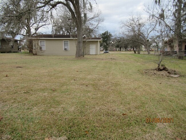 Building Photo - 318 Circle Way St