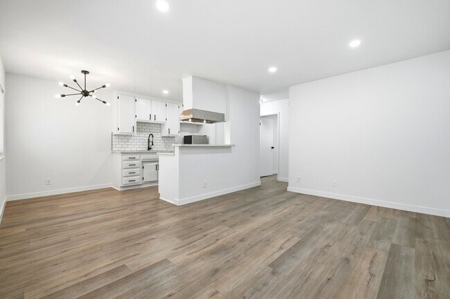 Foto del edificio - 5549 Fulcher Ave