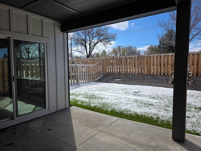 Building Photo - Brand New 3 Bed 2.5 Bath with office and a...