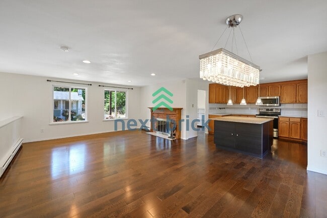 Foto del edificio - "Spacious 4-Bedroom Haven with 2.5 Baths in Everett – 2,424 Sq Ft of Comfort!"