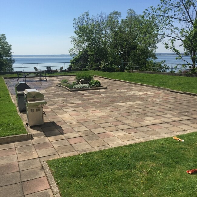 Private Beach / Garden Patio - Lakeshore Towers