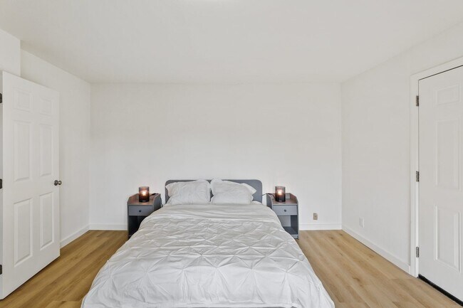 Foto del edificio - #778 Queen room in Oakland 3-bed / 1.0-ba