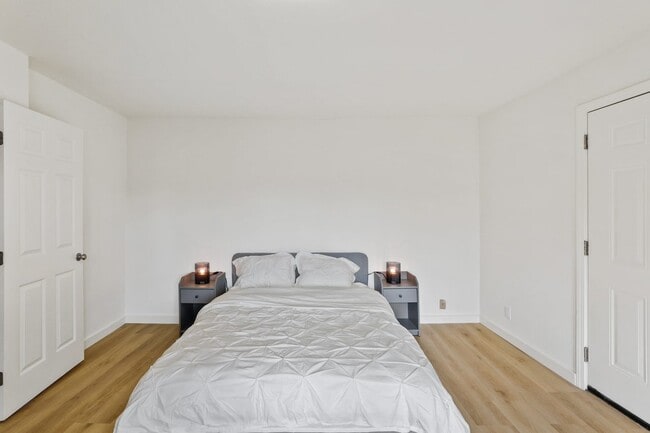 Building Photo - #778 Queen room in Oakland 3-bed / 1.0-ba