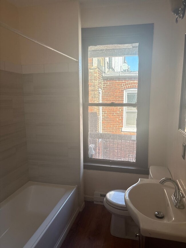 Building Photo - 3 Bedroom 1 Bath Large Rooms-York City SD