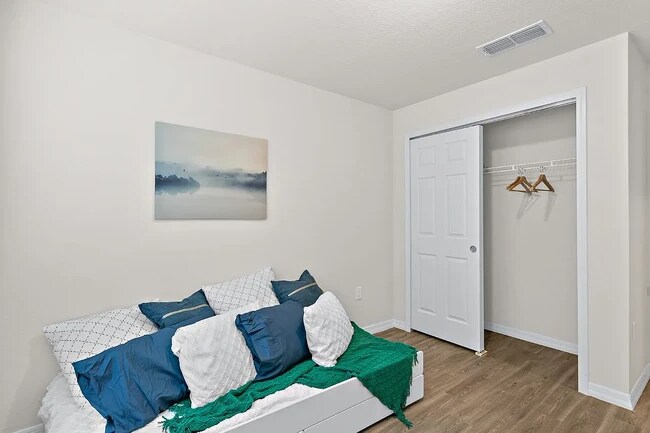 Dormitorio delantero - 7644 Mailes Ct