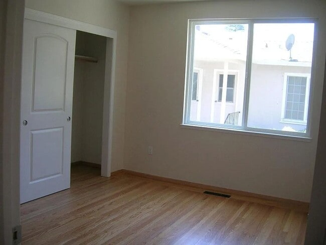 Building Photo - Updated Vintage Charm in Downtown Menlo Park