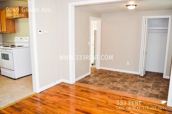 Building Photo - Beautiful 3 bed 1 bath home with hardwood ...