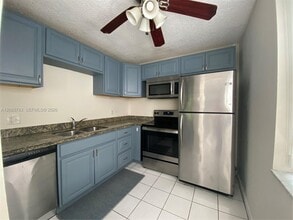 Building Photo - 9430 Live Oak Pl