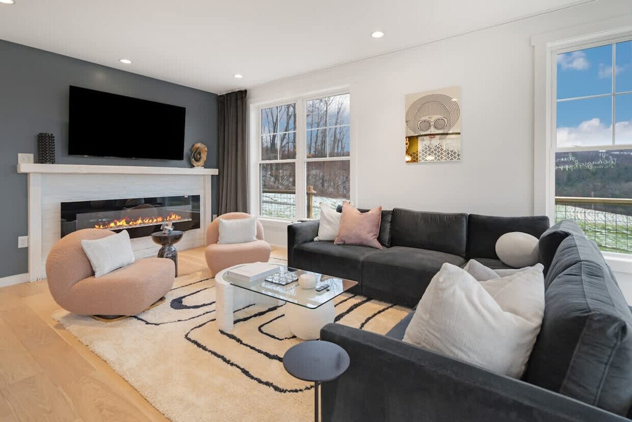 Foto principal - 1615 W Danby Rd