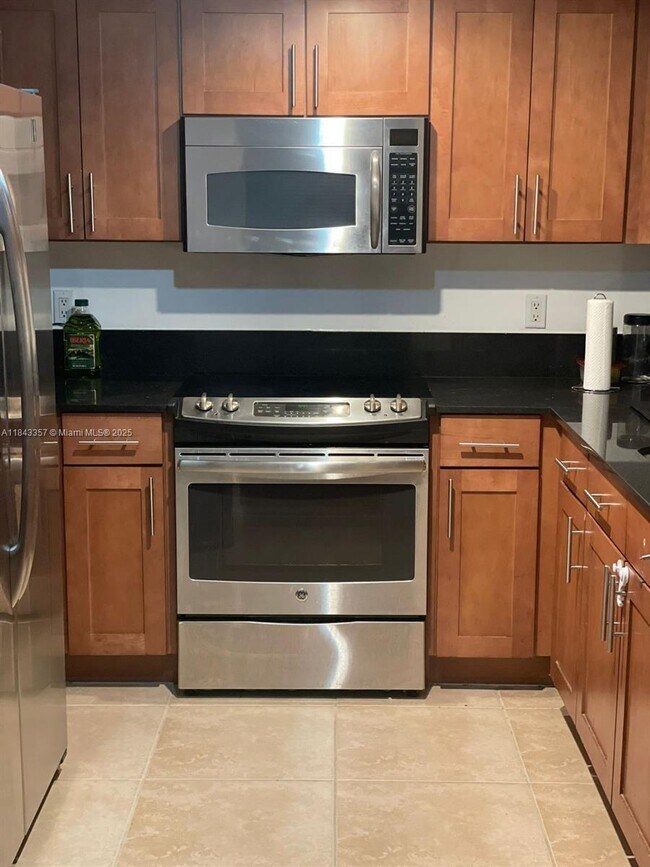 Foto del edificio - 8390 SW 72nd Ave