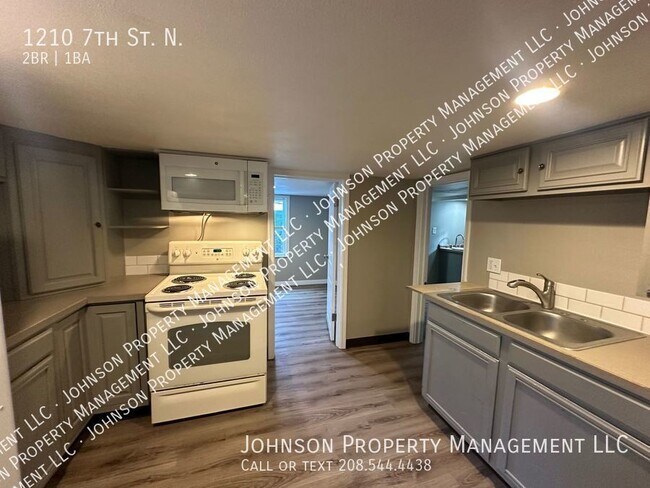 Building Photo - Charming 2-Bedroom Apartment on Lakeview P...